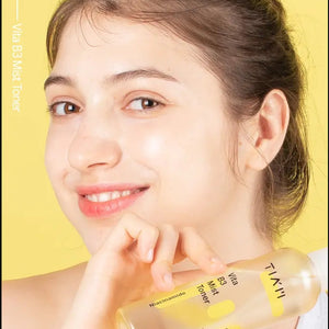 Skin TOGO woman spraying TIAM Vita B3 Mist Toner with her for a refreshing skincare routine